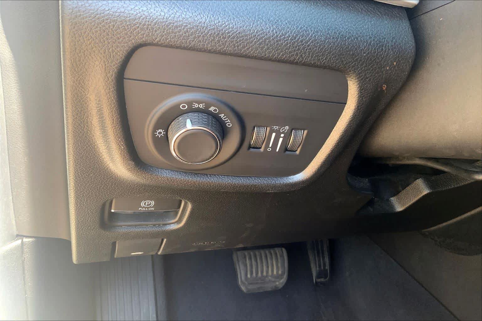 Used 2023 Jeep Grand Cherokee L Laredo AWD/4WD image 32