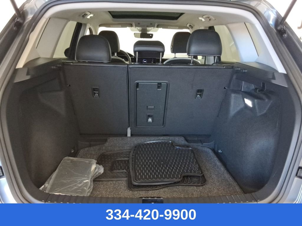 Used 2025 Volkswagen Taos SE w/ Panoramic Sunroof Package image 21