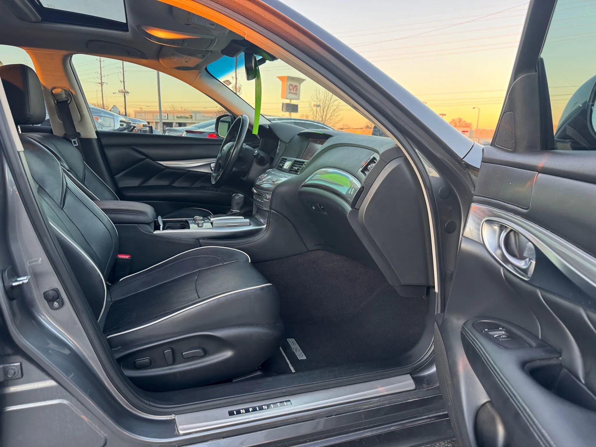 Used 2019 INFINITI Q70 Luxe AWD/4WD image 12