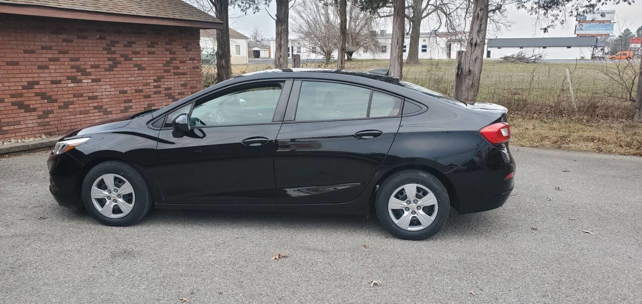 Used 2018 Chevrolet Cruze LS image 3