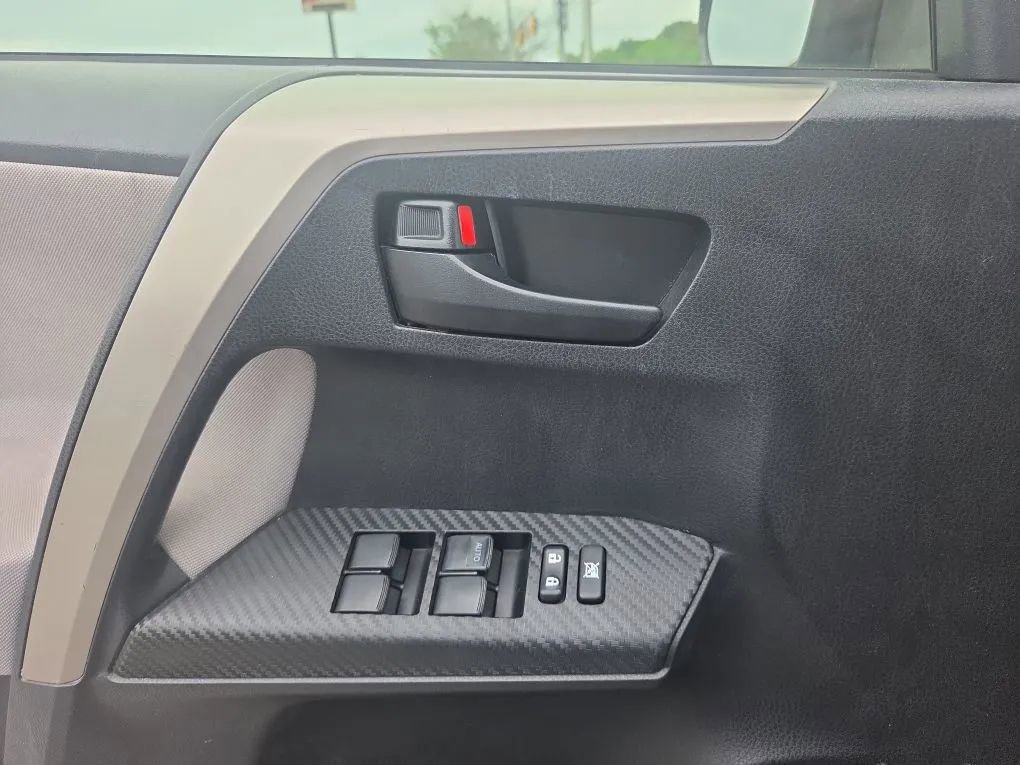 Used 2014 Toyota RAV4 LE w/ Preferred Accessory Package AWD/4WD image 18