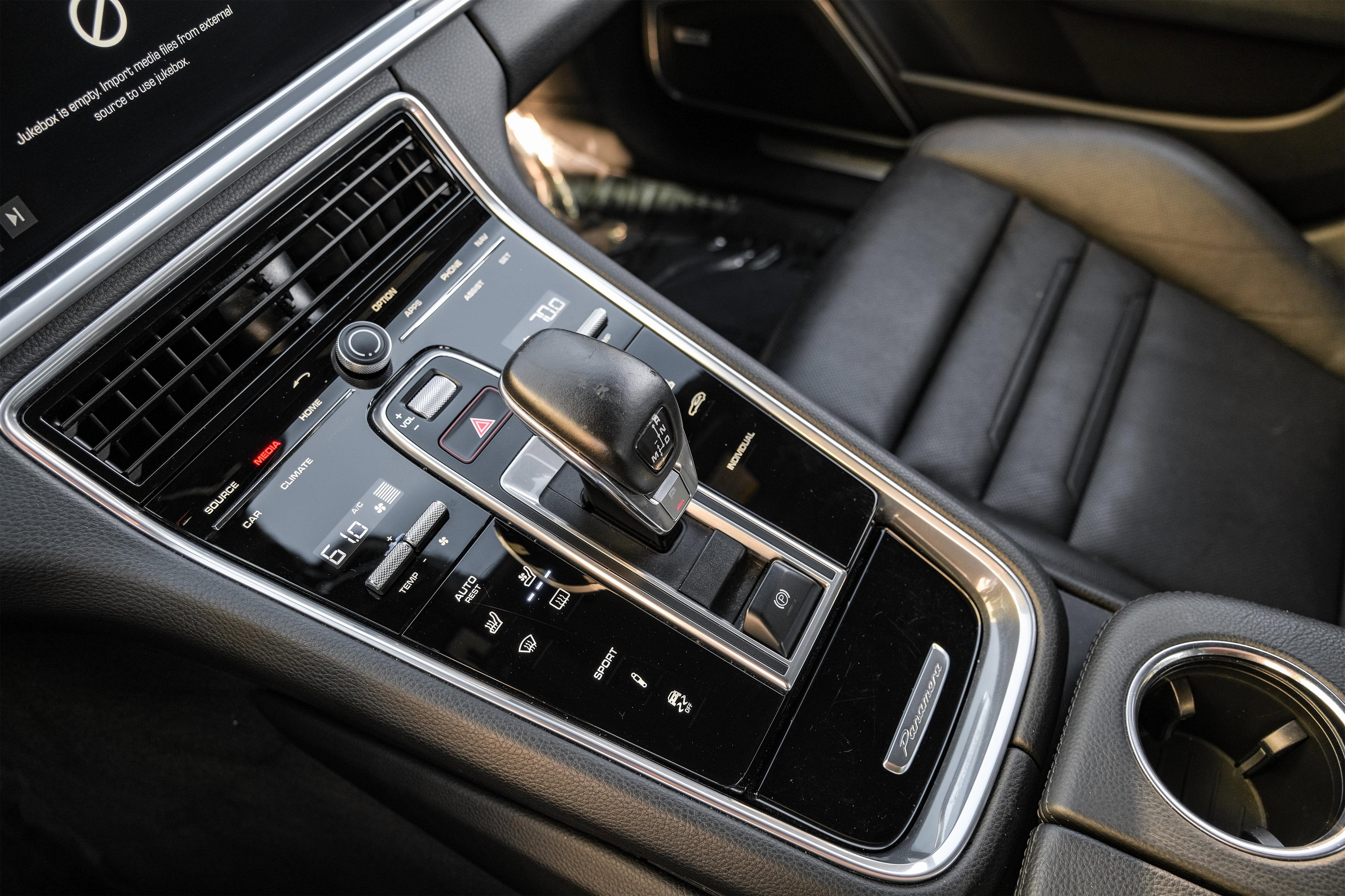 Used 2018 Porsche Panamera image 23