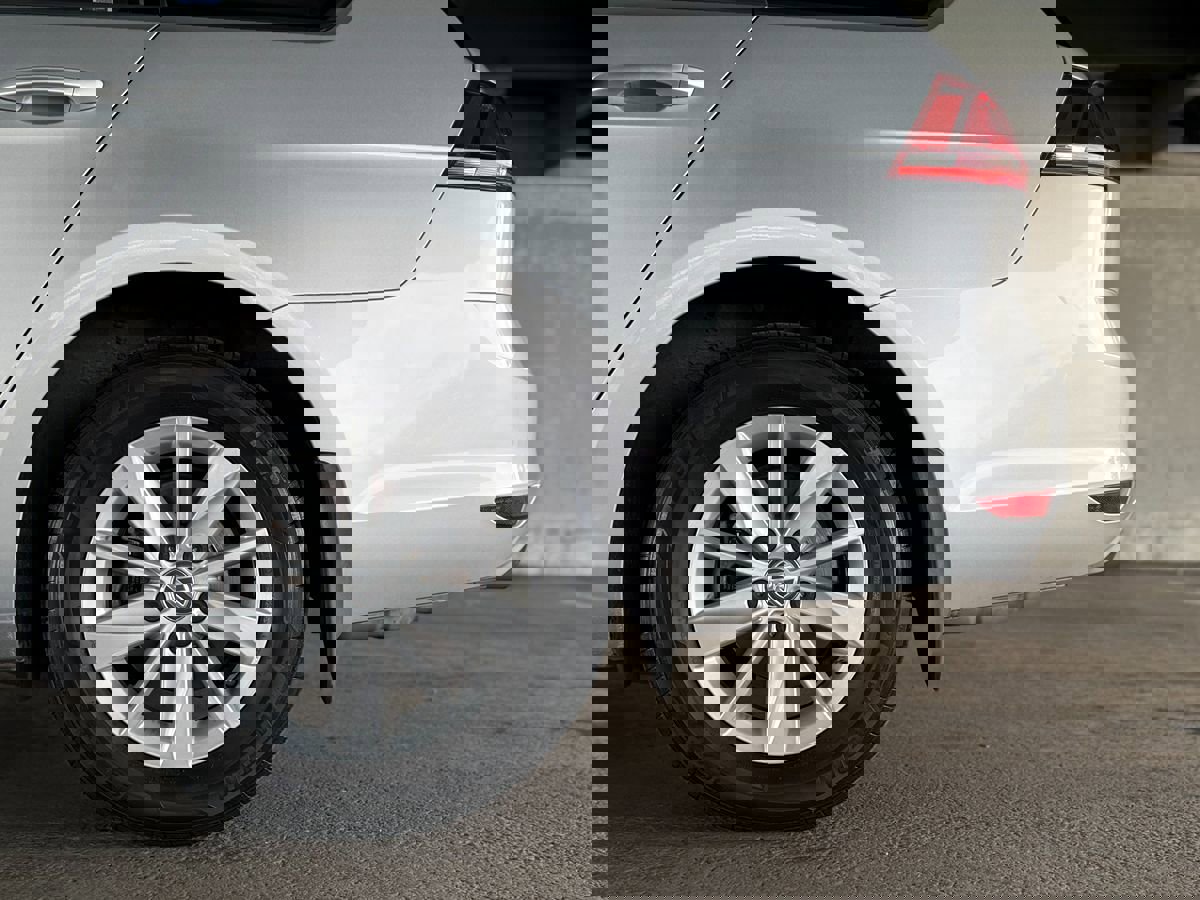 Used 2017 Volkswagen Golf S image 12