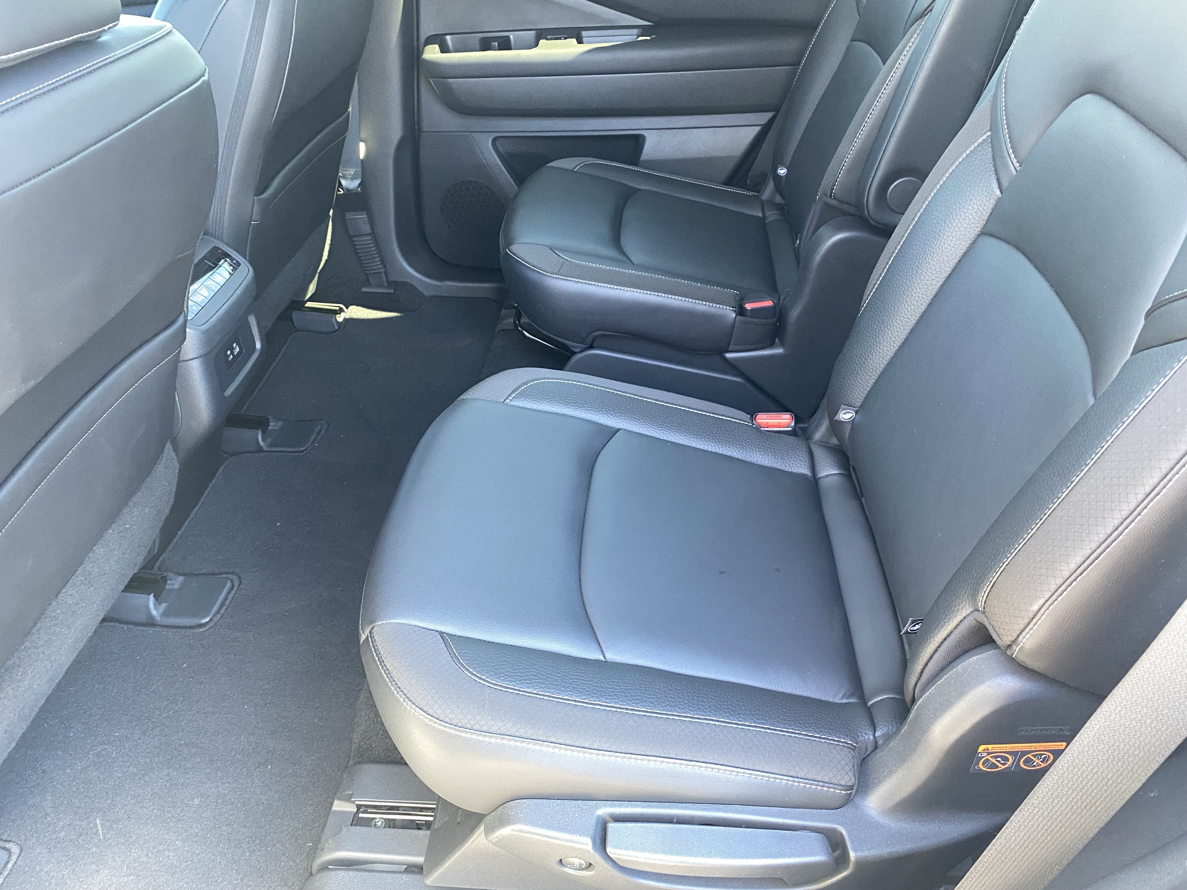 Used 2024 Nissan Pathfinder SL w/ SL Premium Package FWD image 17