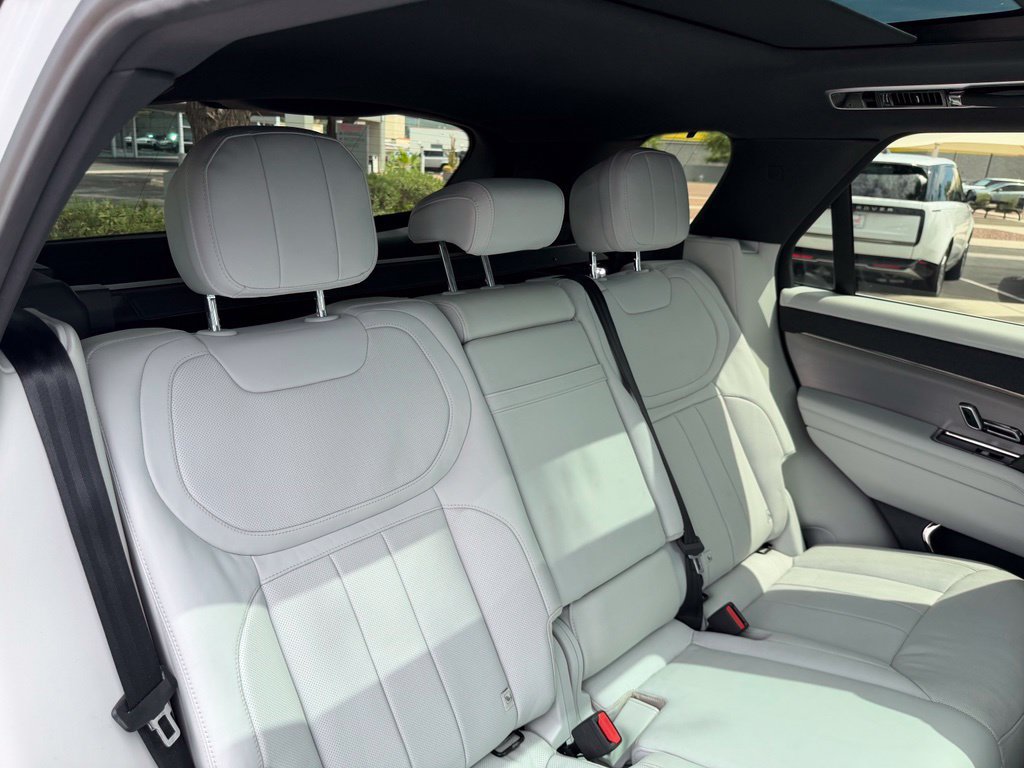 Used 2024 Land Rover Range Rover Sport SE AWD/4WD image 8
