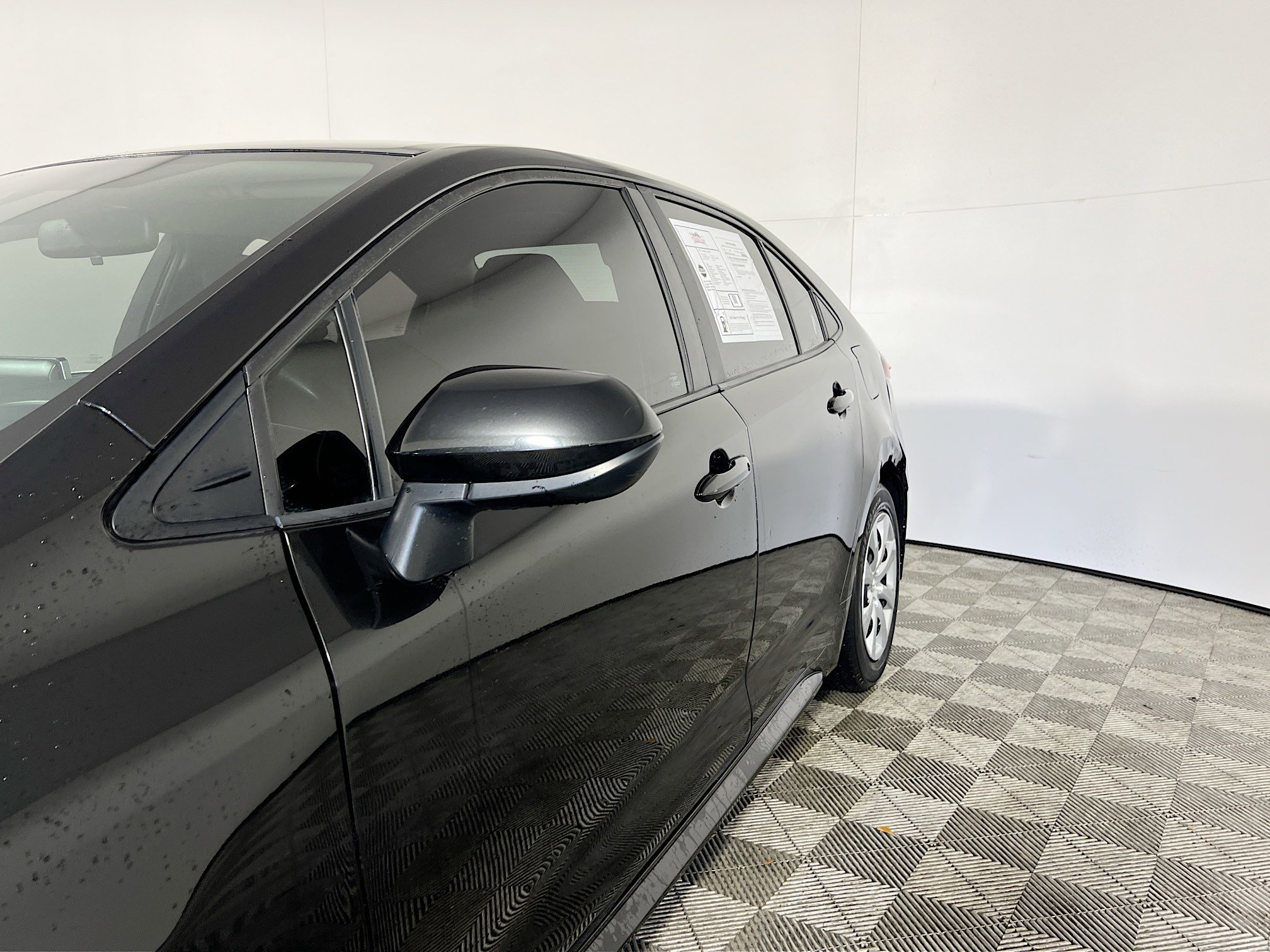 Used 2021 Toyota Corolla LE image 13