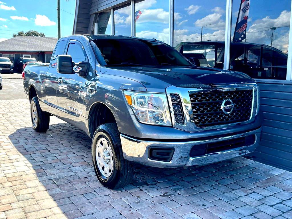 Used 2017 Nissan Titan SV AWD/4WD image 4