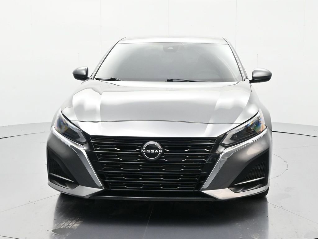 Used 2023 Nissan Altima 2.5 SV image 2