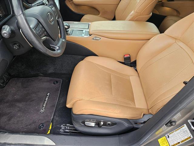 Used 2021 Lexus LS 500 w/ Accessory Package (Z1) RWD image 16