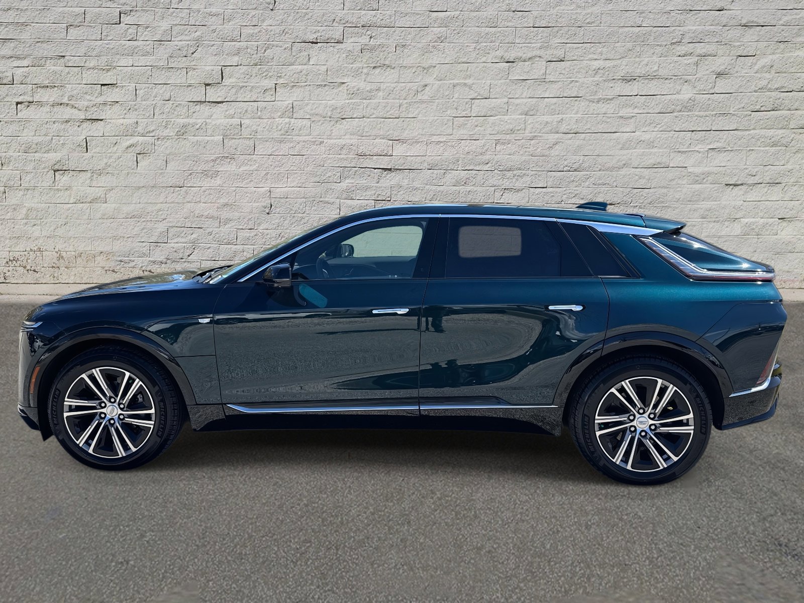 Used 2024 Cadillac Lyriq Luxury video 2