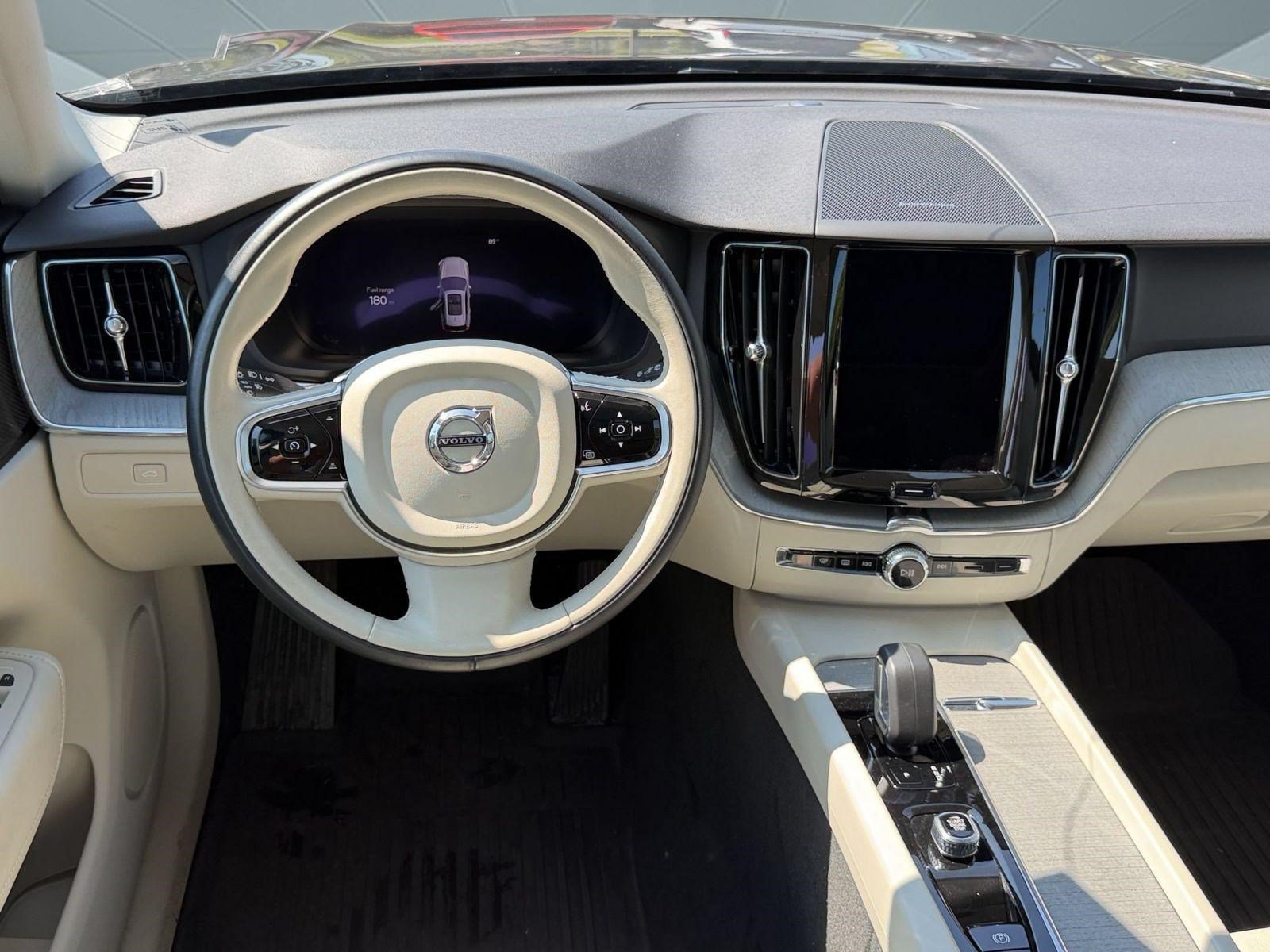 Certified 2025 Volvo XC60 B5 Plus w/ Protection Package Premier AWD/4WD image 29