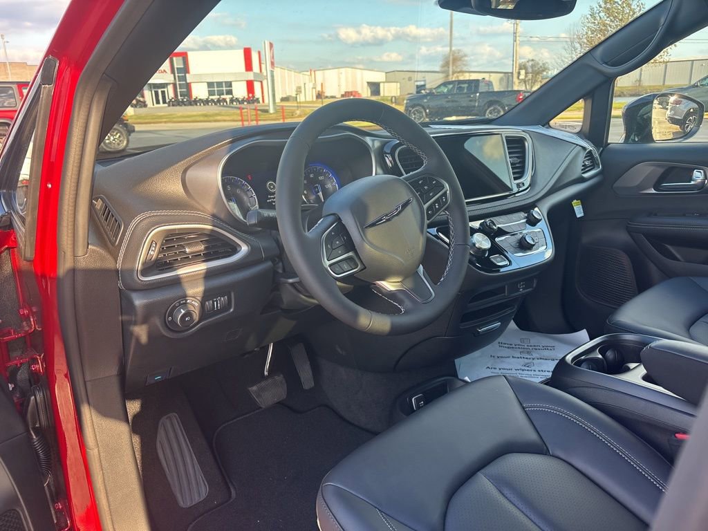 New 2026 Chrysler Pacifica Select image 9