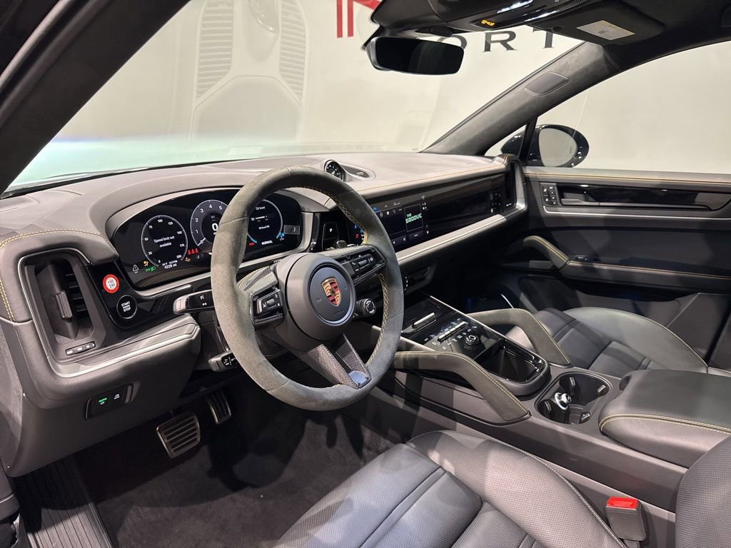 Used 2025 Porsche Cayenne GTS AWD/4WD image 11