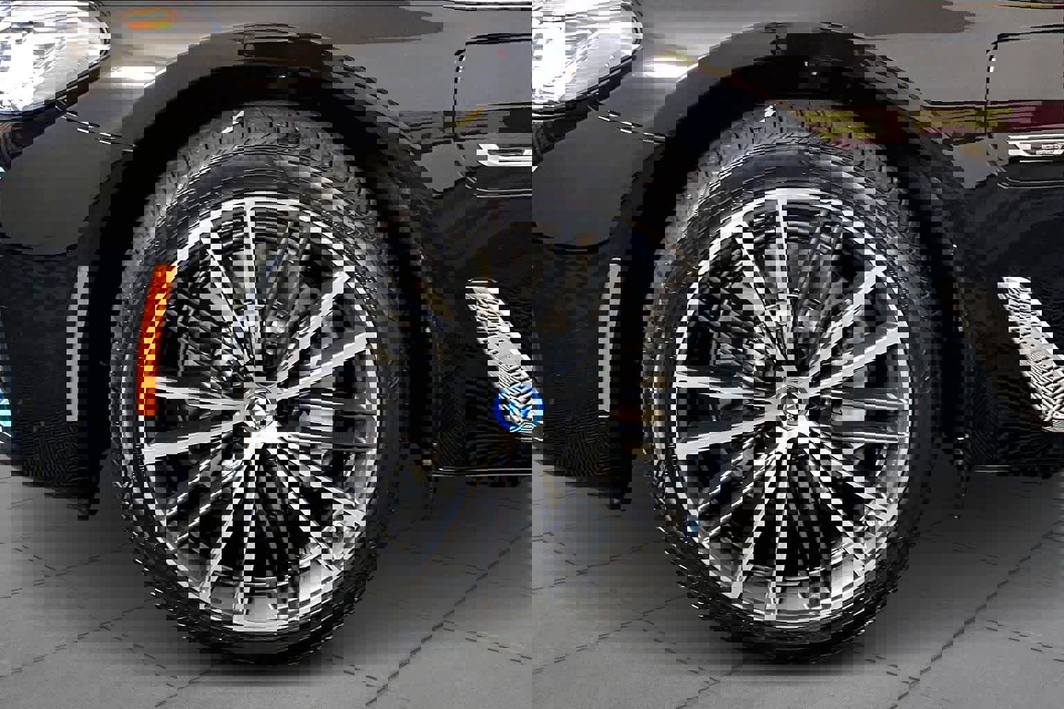 Used 2023 BMW 530e xDrive image 10