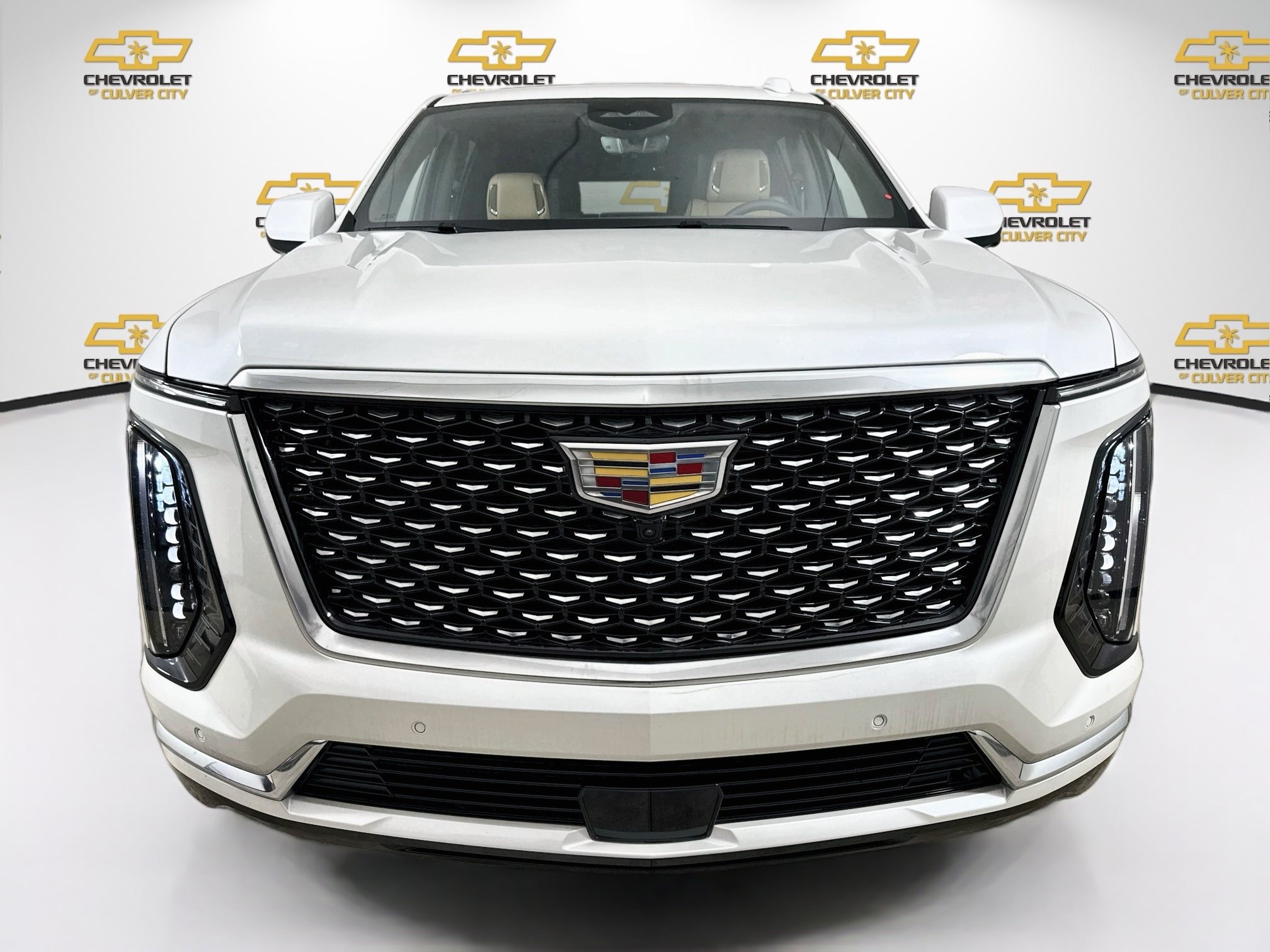 Used 2025 Cadillac Escalade ESV Premium Luxury w/ Touring Package AWD/4WD image 2