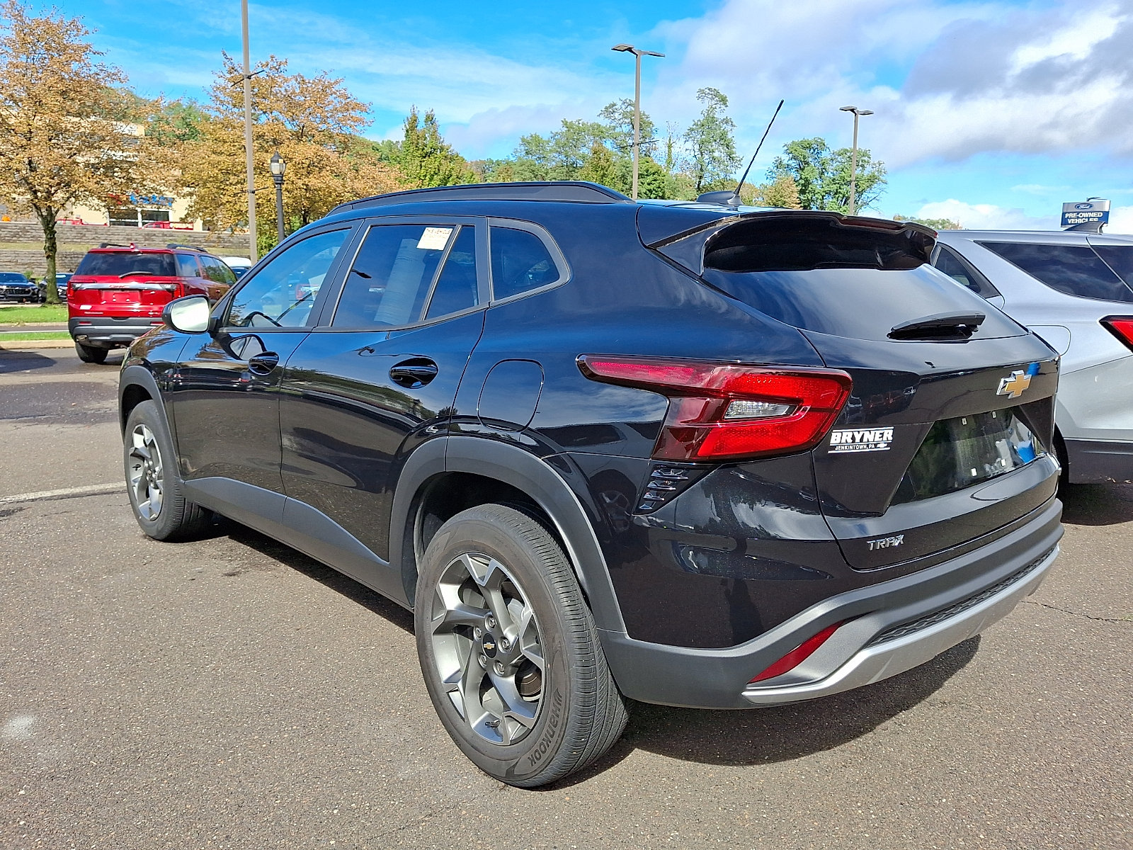 Used 2025 Chevrolet Trax LT FWD image 3