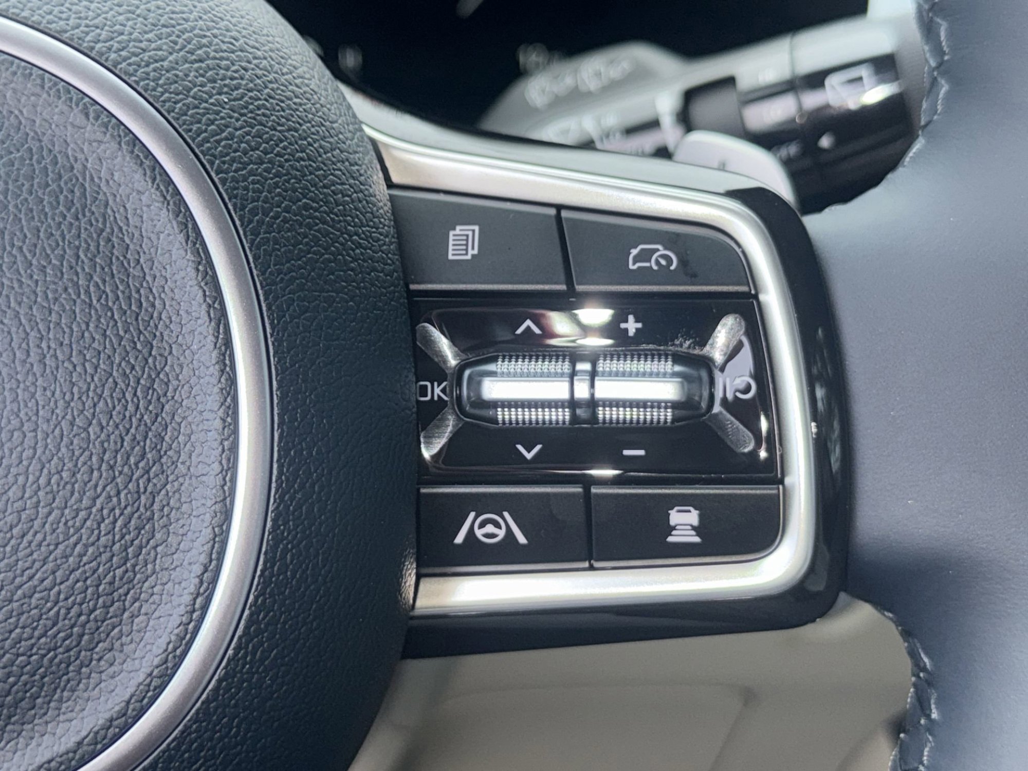 New 2026 Kia Carnival SX w/ SX Dark Edition Package FWD image 24