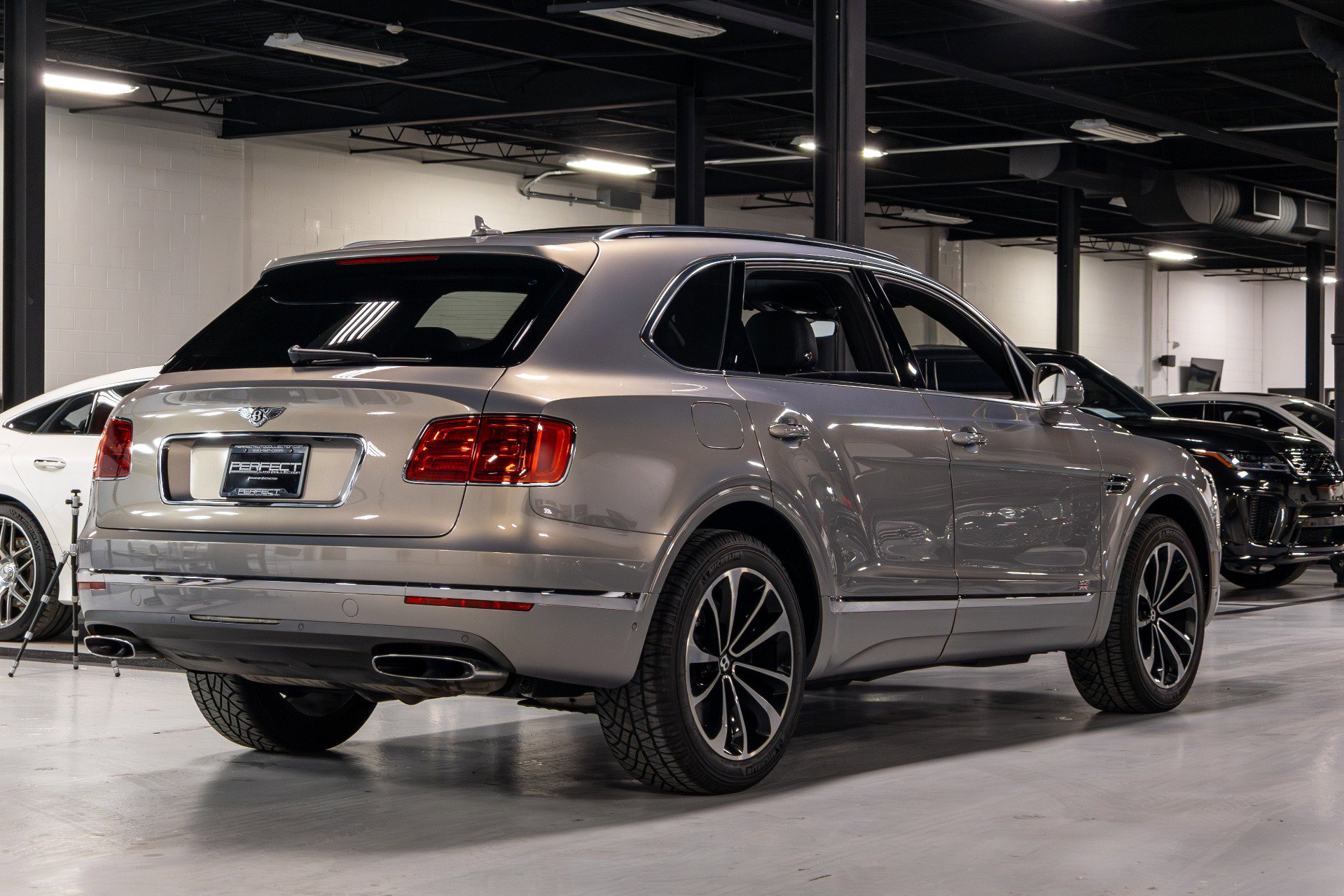 Used 2017 Bentley Bentayga Activity image 16