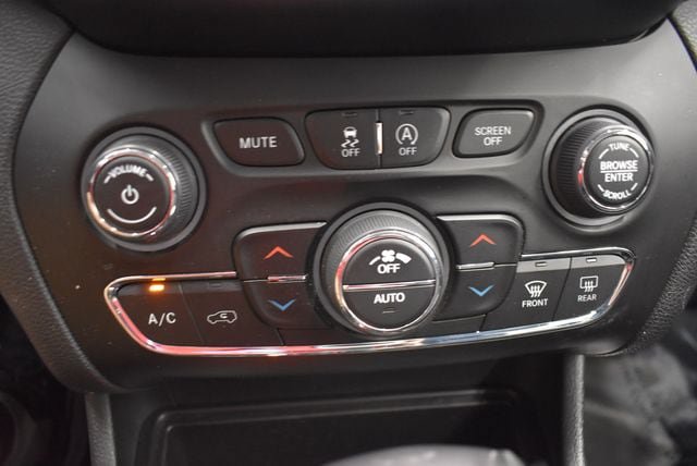 Used 2019 Jeep Cherokee Limited AWD/4WD image 28