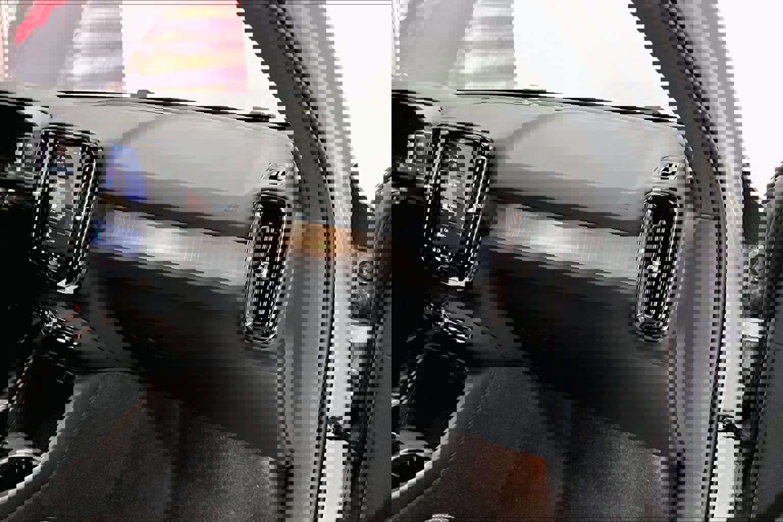 Used 2024 Volvo XC40 B5 Core image 21