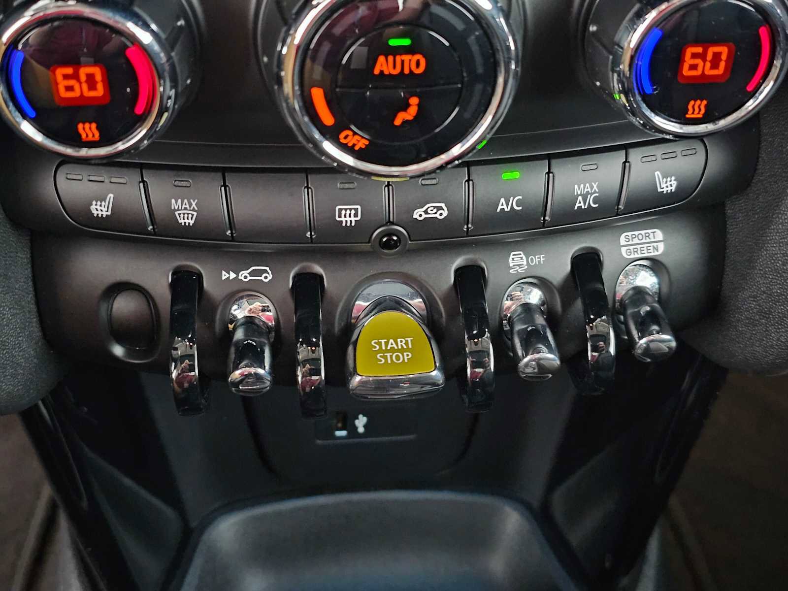 Used 2024 MINI Cooper SE image 27