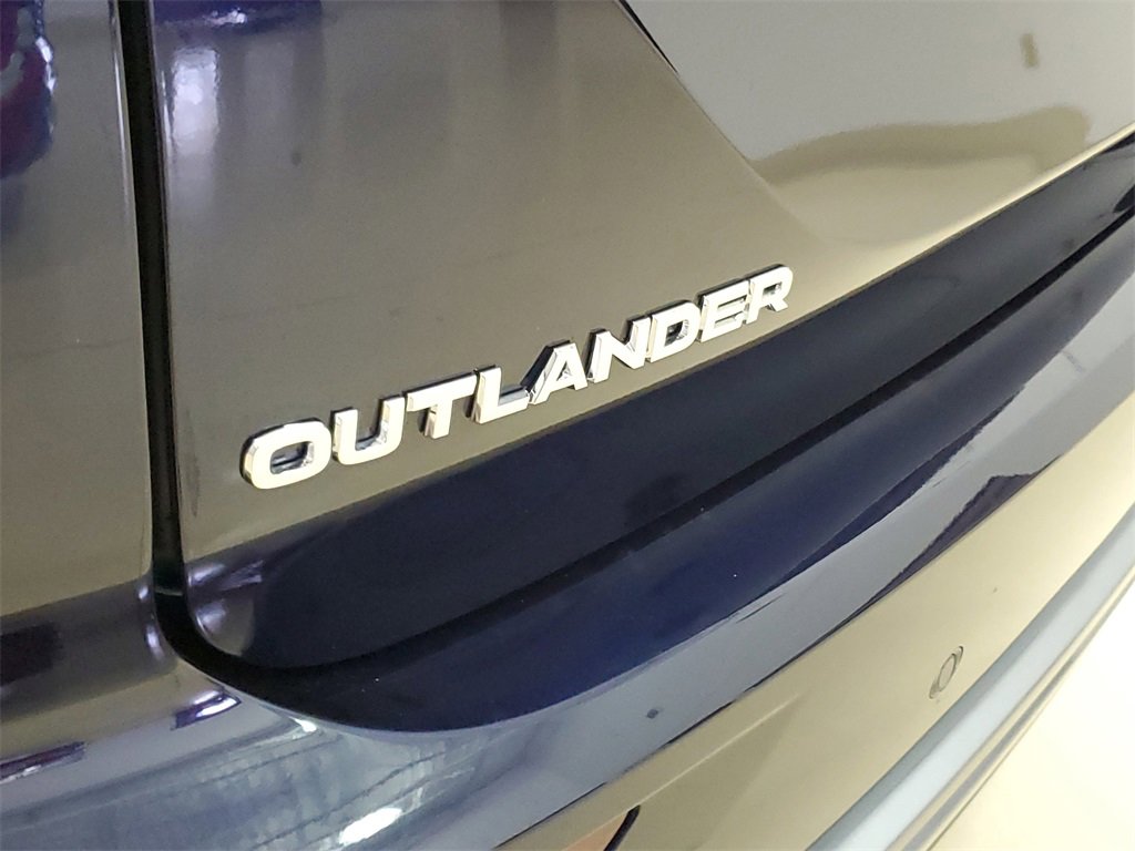 New 2025 Mitsubishi Outlander SE image 8