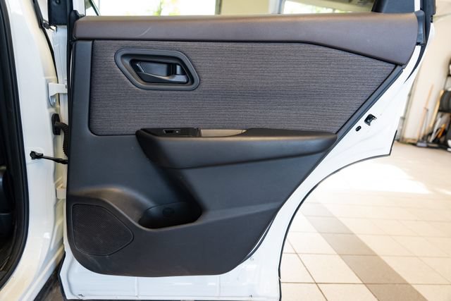 Used 2023 Nissan Rogue S AWD/4WD image 29