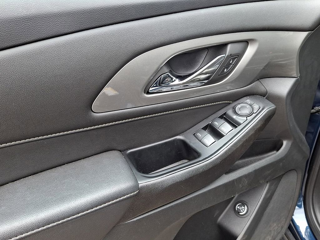 Used 2023 Chevrolet Traverse LT image 14