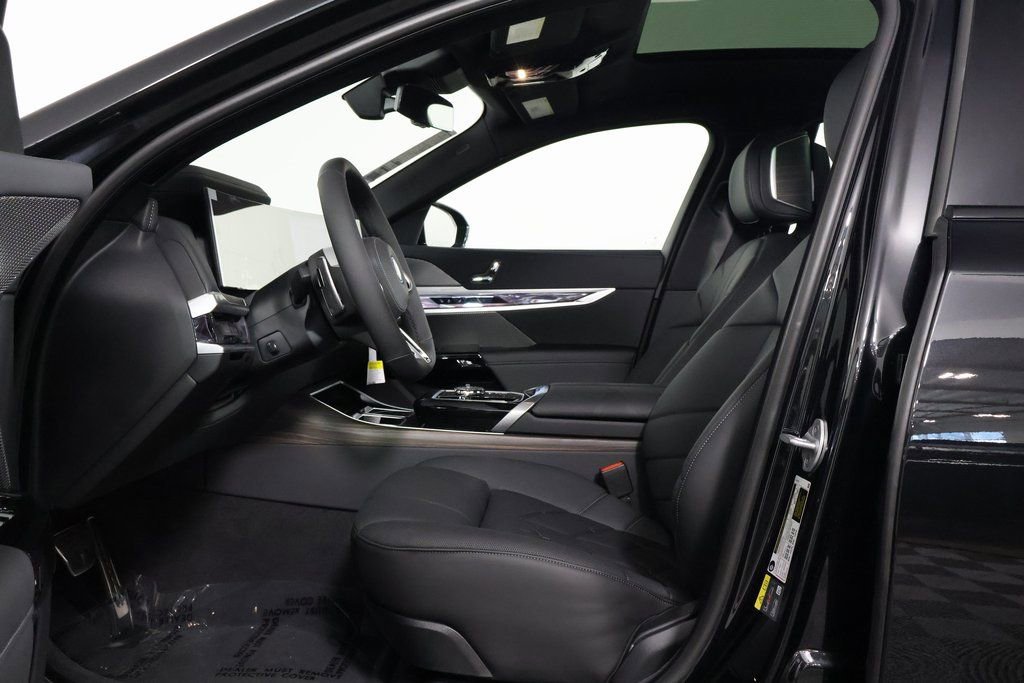 New 2026 BMW 750e xDrive image 5