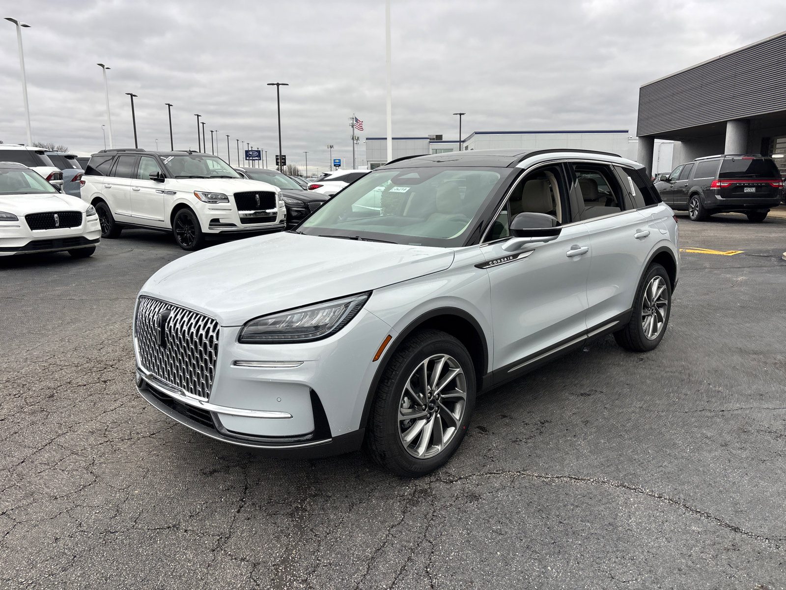 New 2026 Lincoln Corsair Premiere image 3