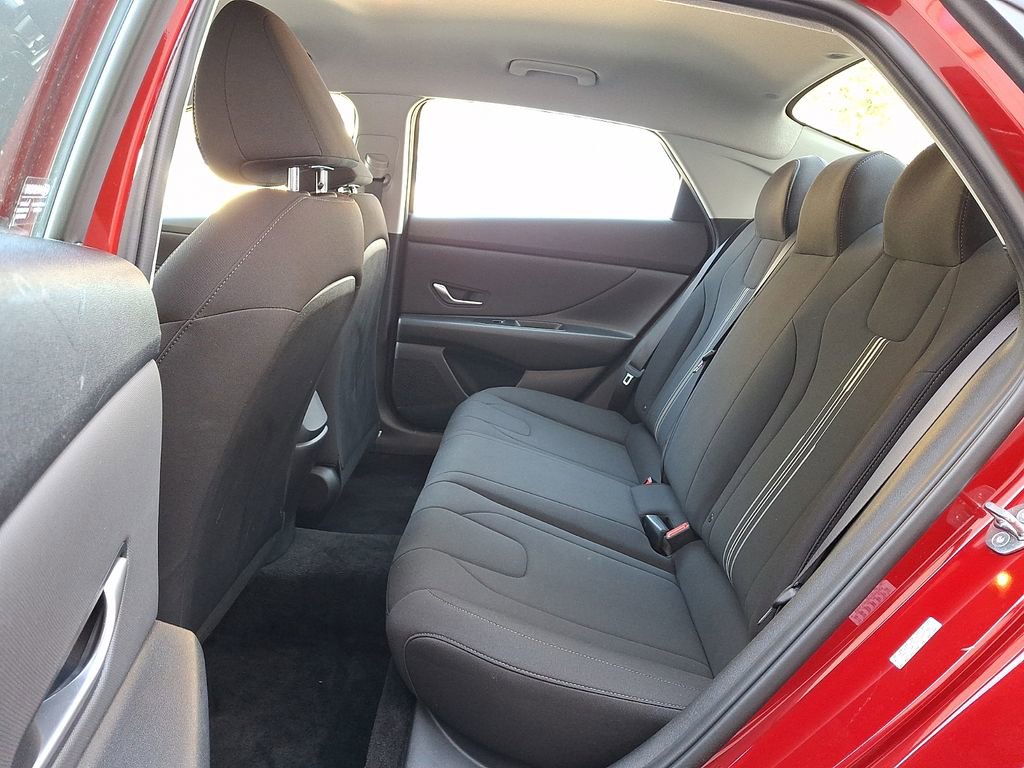 Used 2023 Hyundai Elantra SEL w/ Convenience Package image 12