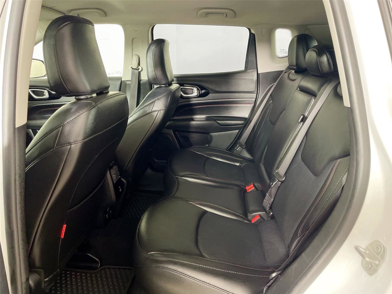 Used 2022 Jeep Compass Trailhawk w/ Trailhawk Convenience Group AWD/4WD image 11