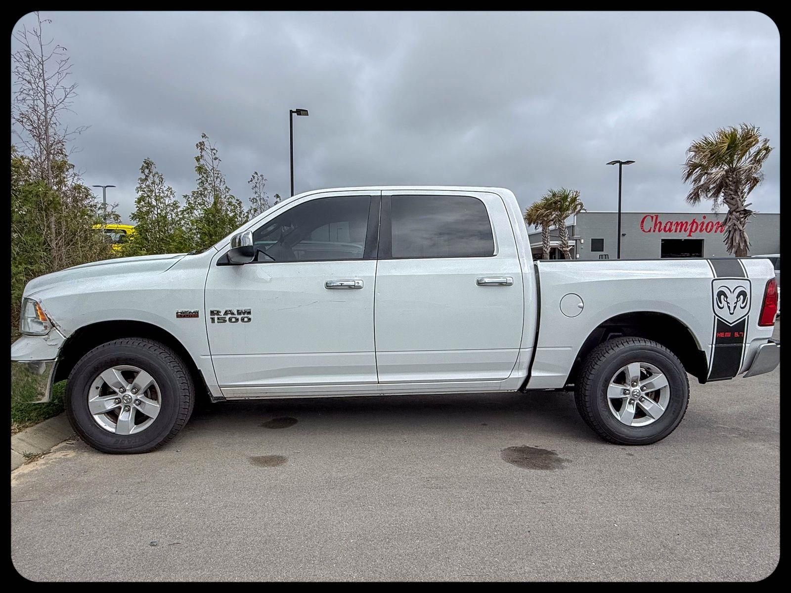 Used 2018 RAM 1500 Classic SLT image 3