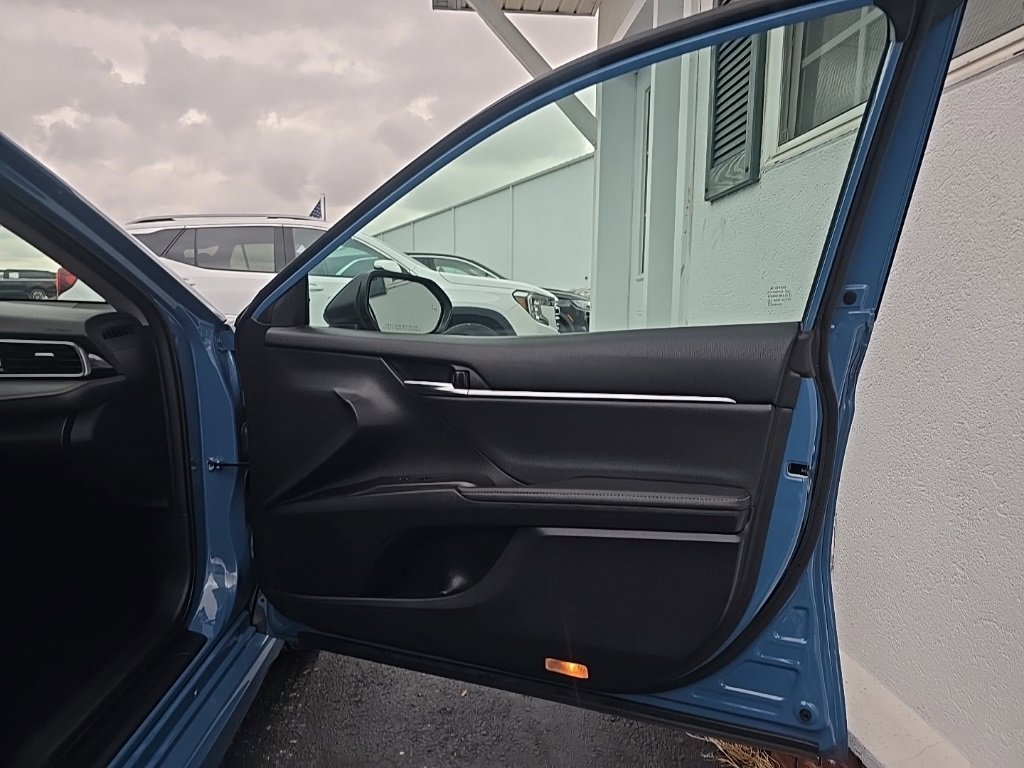 Used 2023 Toyota Camry XSE image 21