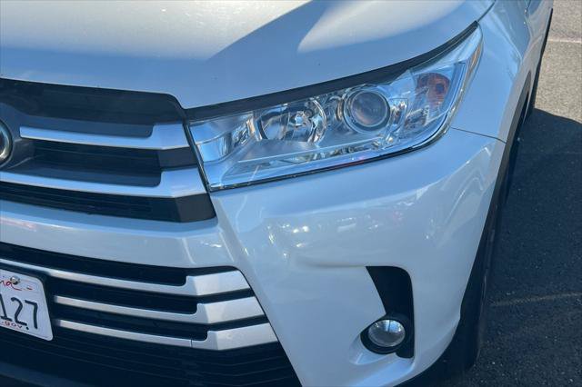 Certified 2019 Toyota Highlander XLE AWD/4WD image 11