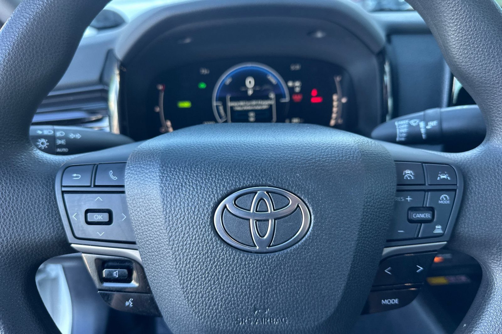Used 2025 Toyota Camry LE FWD image 23