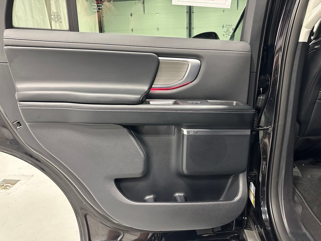 Used 2025 Ford Expedition Platinum AWD/4WD image 38