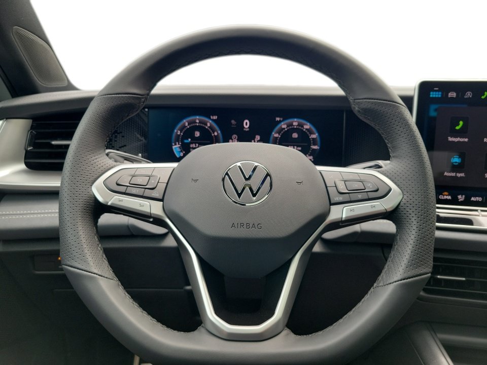 New 2026 Volkswagen Tiguan SE R-Line AWD/4WD image 9