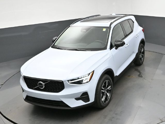 New 2026 Volvo XC40 B4 Core w/ Protection Package Premier FWD image 40