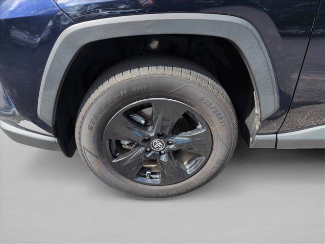 Used 2021 Toyota RAV4 XLE AWD/4WD image 30