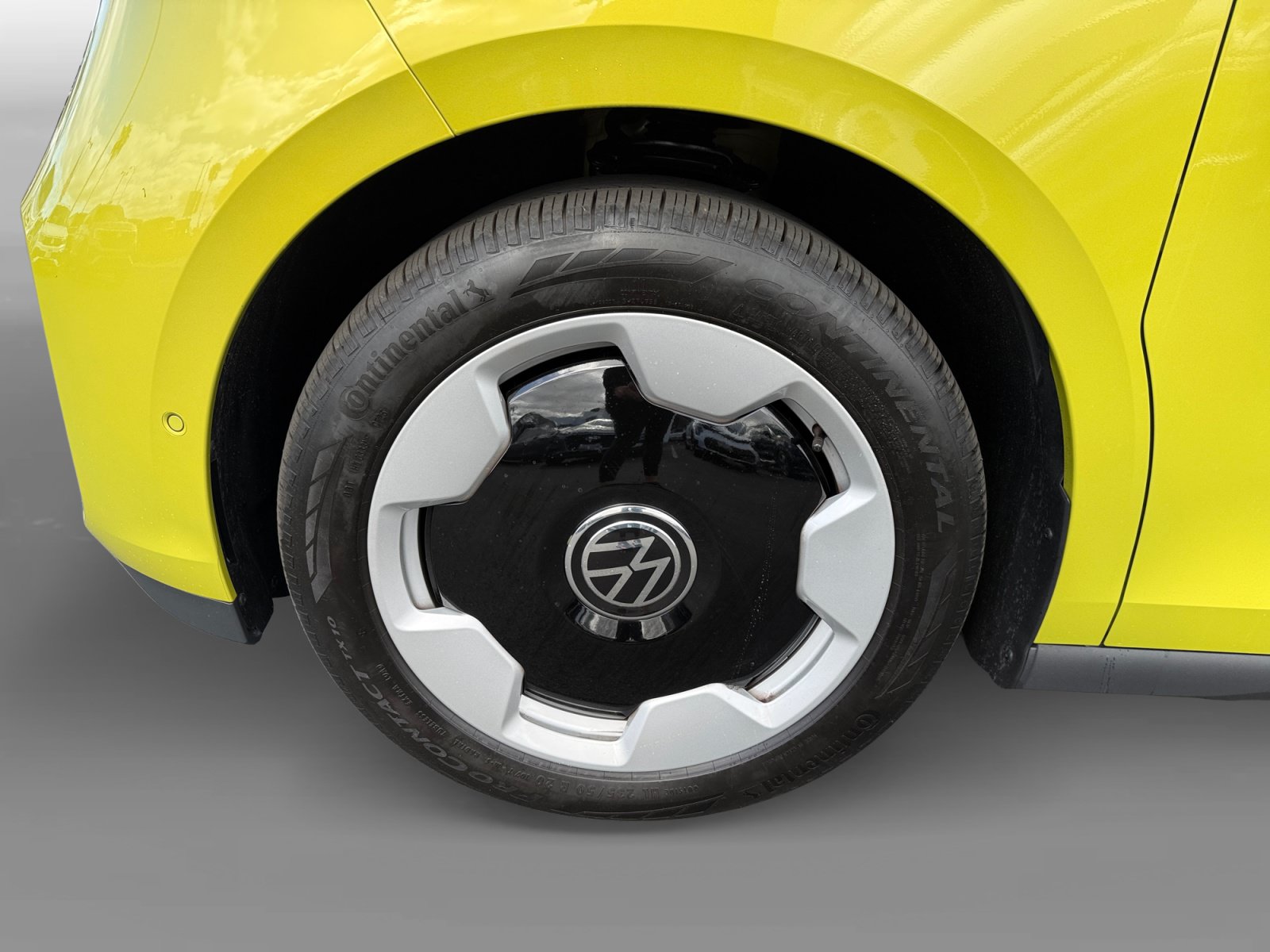 Certified 2025 Volkswagen ID. Buzz Pro S Plus AWD/4WD image 9
