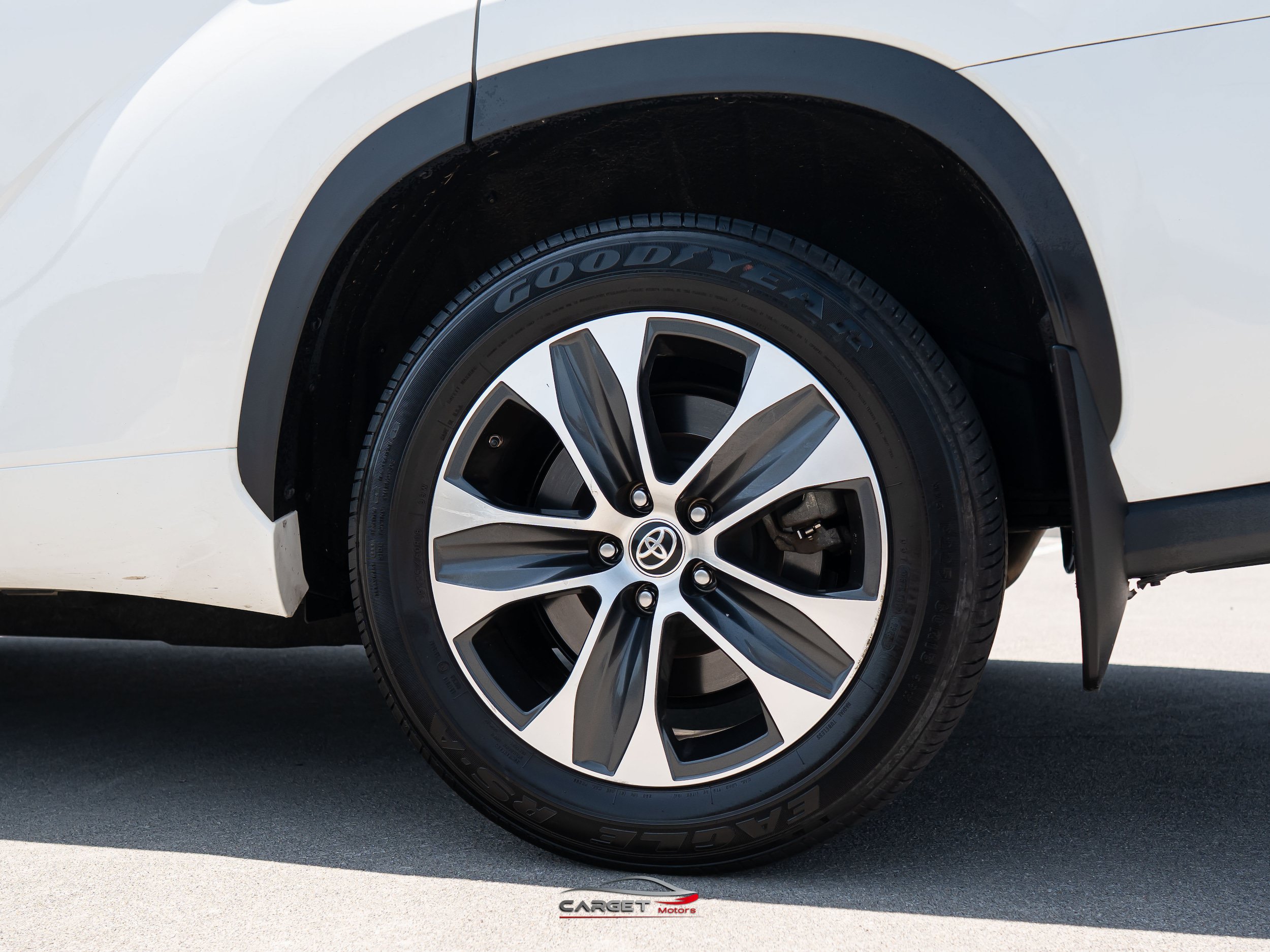 Used 2021 Toyota Highlander XLE AWD/4WD image 12