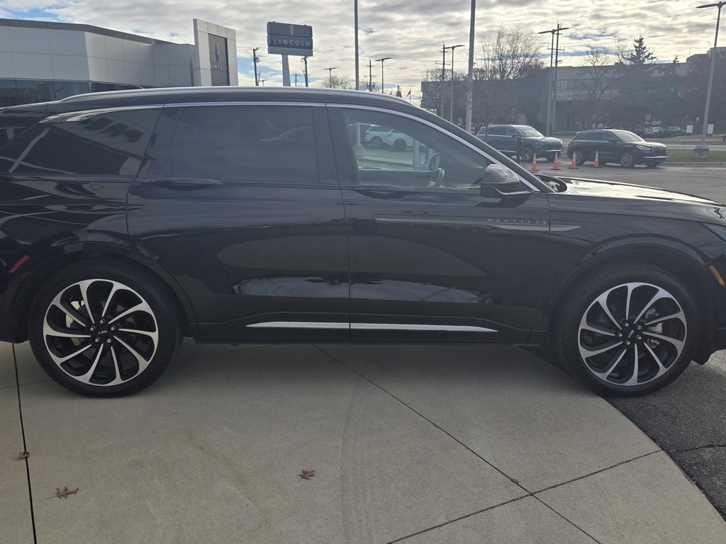 Certified 2024 Lincoln Nautilus Black Label image 2