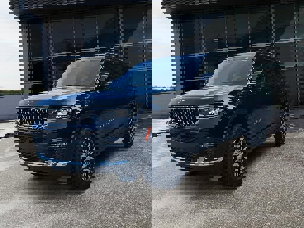 New 2025 Jeep Grand Cherokee L Limited w/ Luxury Tech Group II image 3