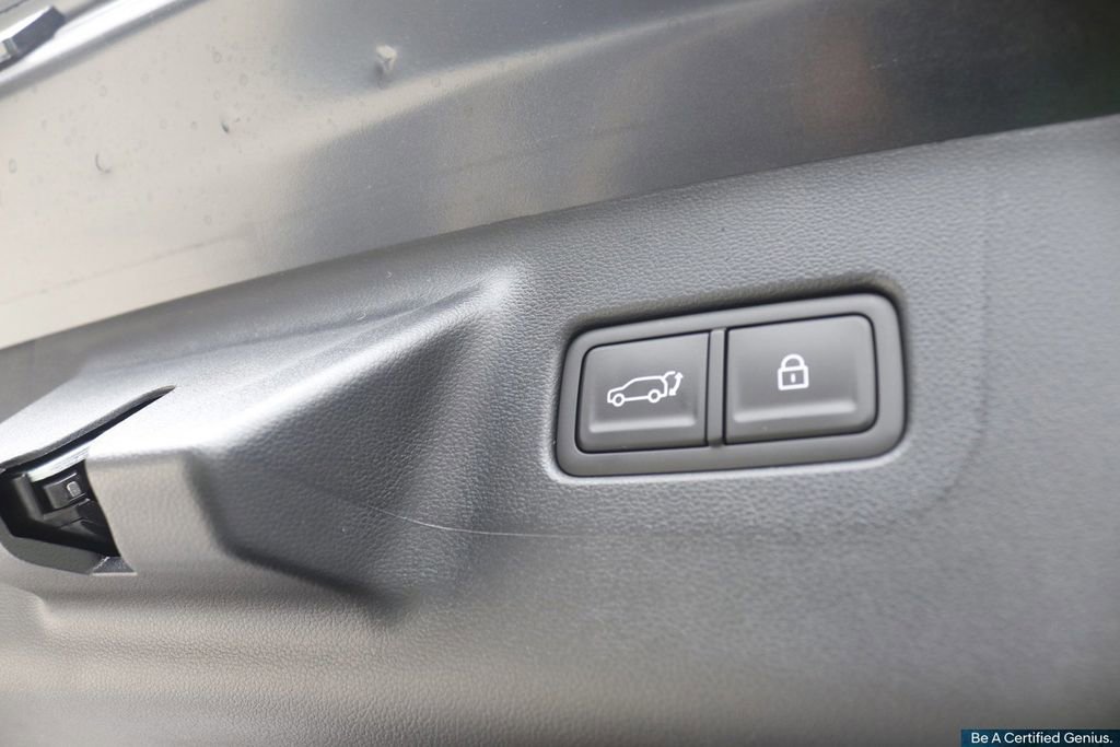 Certified 2025 Hyundai Santa Fe SE image 17