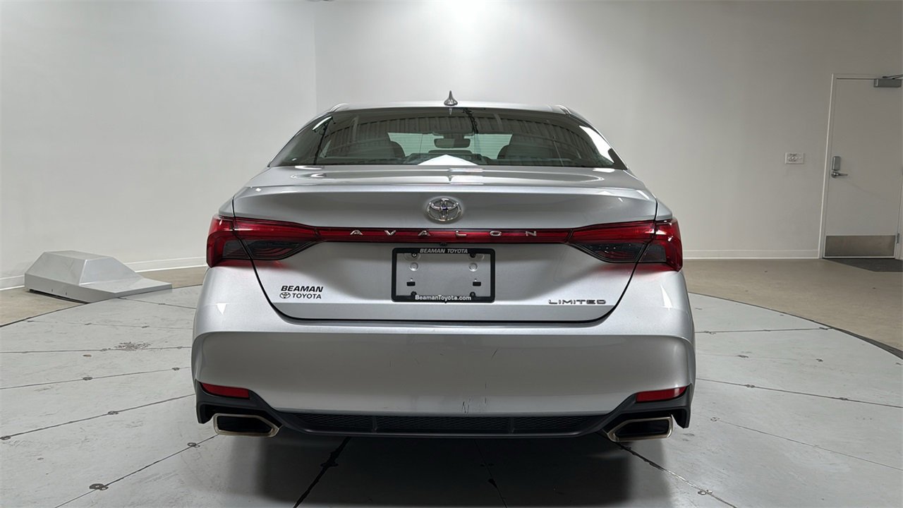 Used 2020 Toyota Avalon Limited image 4