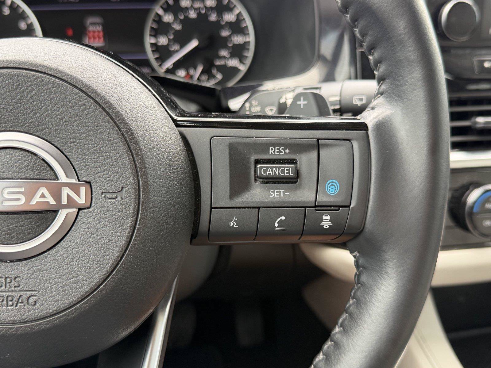 Used 2024 Nissan Pathfinder SL AWD/4WD image 23