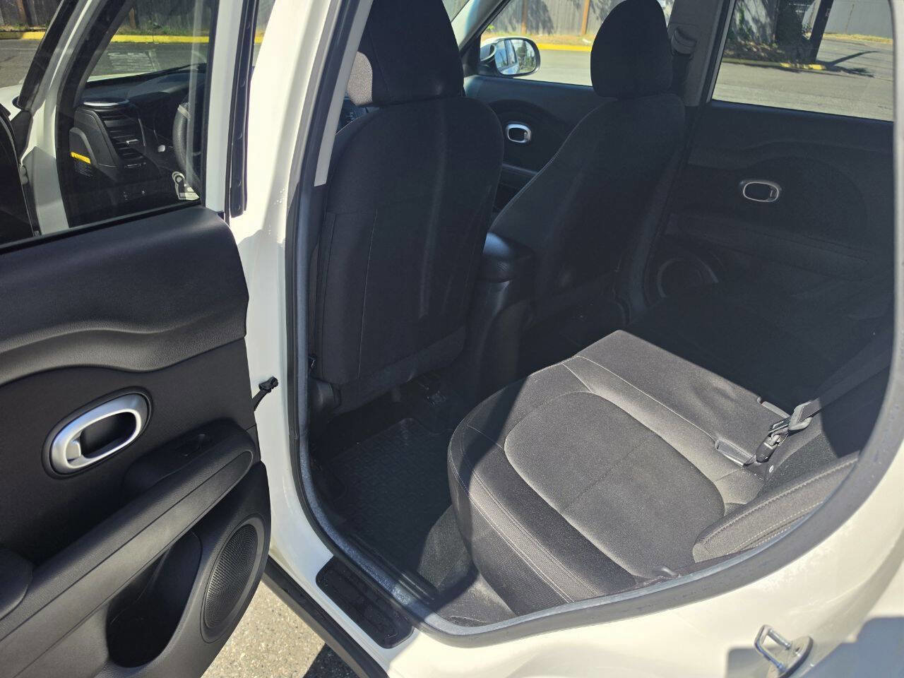 Used 2016 Kia Soul w/ Option Group 020 FWD image 40
