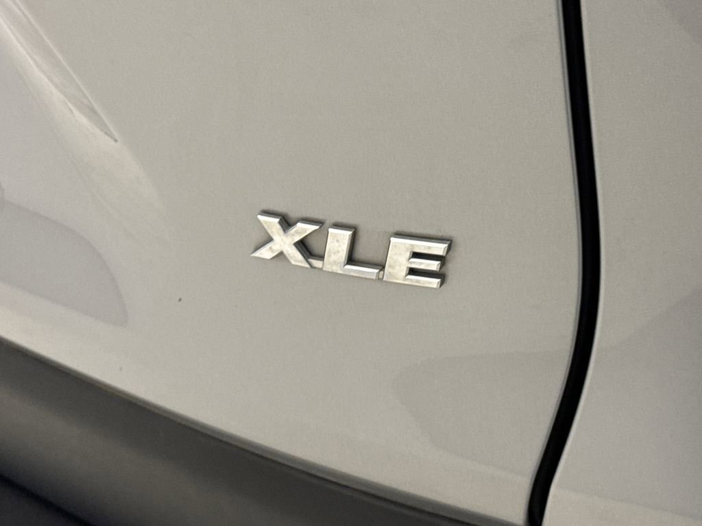 Used 2019 Toyota RAV4 XLE Premium image 10