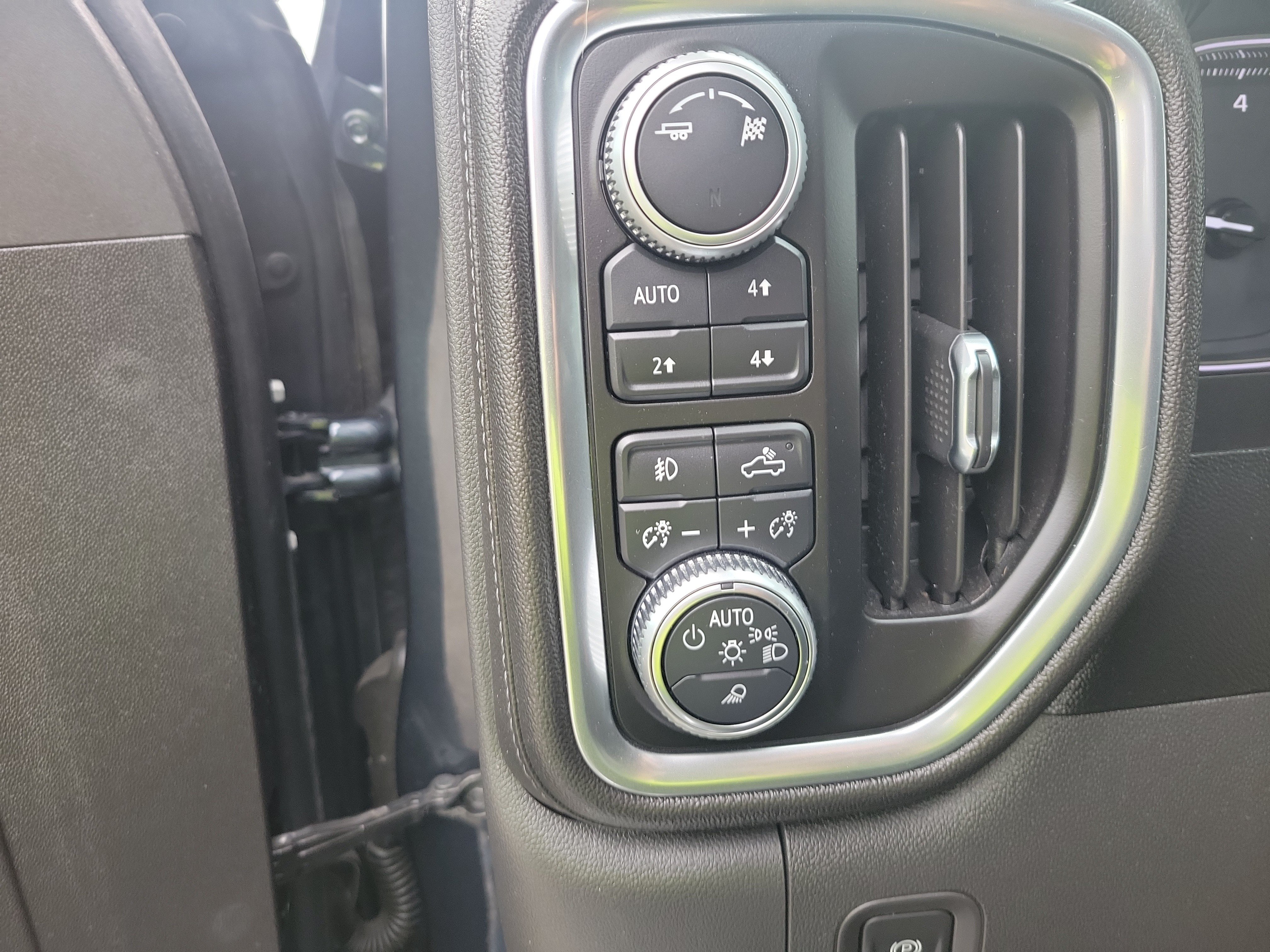 Used 2019 GMC Sierra 1500 SLT w/ SLT Premium Plus Package AWD/4WD image 30